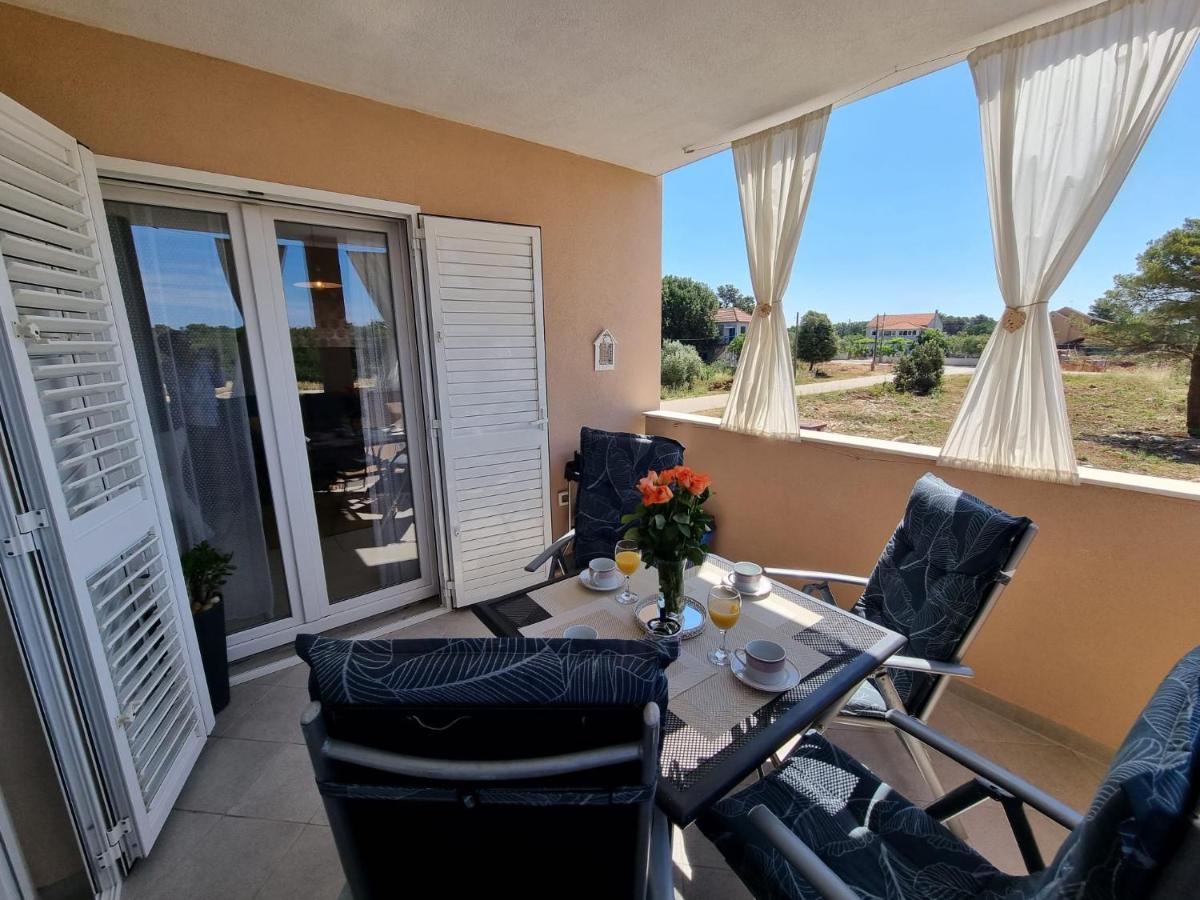 Apartman Marija Biograd Na Moru Bagian luar foto